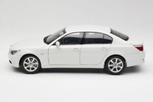 BMW E60 545i Alpine Weiß Kyosho 1:18 08591W Metall — Bild 4 von 8