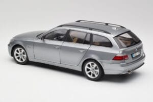BMW 545i E61 Touring Hellgrau Kyosho 1:18 80430308414 Metall — Bild 7 von 8
