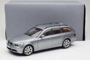 BMW 545i E61 Touring Hellgrau Kyosho 1:18 80430308414 Metall — Bild 8 von 8