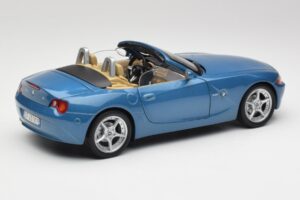 BMW Z4 E85 Maldives Blue Bburago 1:18 34046BLUE Metall — Bild 3 von 8