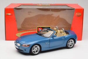 BMW Z4 E85 Maldives Blue Bburago 1:18 34046BLUE Metall — Bild 8 von 8