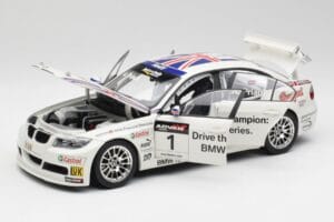BMW E90 320si #1 A. Priaulx WTCC Champion 2006 Kyosho 1:18 80430429067 Metall — Bild 2 von 8