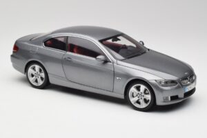 BMW 330i E92 Coupe Grau Metallic Kyosho 1:18 80430407220 Metall — Bild 6 von 8