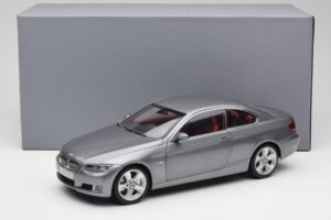 BMW 330i E92 Coupe Grau Metallic Kyosho 1:18 80430407220 Metall — Bild 8 von 8