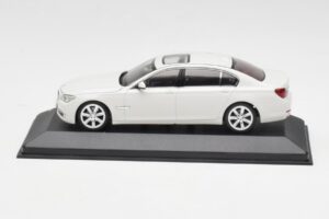 BMW 750Li F02 Weiß Minichamps 1:43 80420445201 Metall