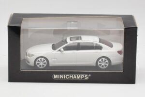 BMW 750Li F02 Weiß Minichamps 1:43 80420445201 Metall — Bild 5 von 5