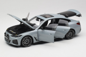 BMW i4 G26 Grey Metallic Minichamps 1:18 110023010 Metall — Bild 2 von 8
