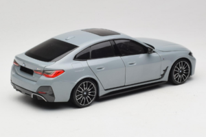 BMW i4 G26 Grey Metallic Minichamps 1:18 110023010 Metall — Bild 3 von 8