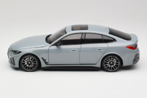 BMW i4 G26 Grey Metallic Minichamps 1:18 110023010 Metall — Bild 4 von 8