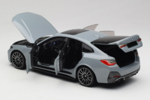 BMW i4 G26 Grey Metallic Minichamps 1:18 110023010 Metall — Bild 5 von 8