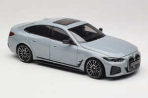 BMW i4 G26 Grey Metallic Minichamps 1:18 110023010 Metall — Bild 6 von 8