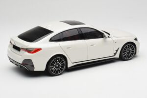 BMW i4 M50 G26 Alpine White Minichamps 1:18 110023011 Metall — Bild 3 von 8