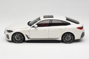 BMW i4 M50 G26 Alpine White Minichamps 1:18 110023011 Metall — Bild 4 von 8