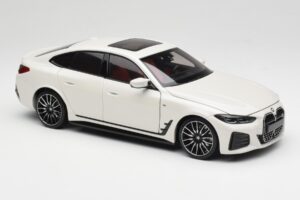BMW i4 M50 G26 Alpine White Minichamps 1:18 110023011 Metall — Bild 6 von 8