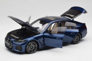 BMW i4 M50 G26 Portimao Blue Minichamps 1:18 110023012 Metall — Bild 2 von 8