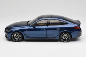 BMW i4 M50 G26 Portimao Blue Minichamps 1:18 110023012 Metall — Bild 4 von 8