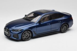 BMW i4 M50 G26 Portimao Blue Minichamps 1:18 110023012 Metall