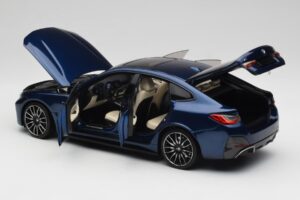 BMW i4 M50 G26 Portimao Blue Minichamps 1:18 110023012 Metall — Bild 5 von 8