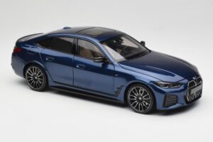 BMW i4 M50 G26 Portimao Blue Minichamps 1:18 110023012 Metall — Bild 6 von 8