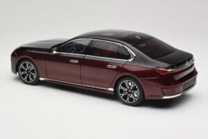 BMW i7 G70 Black & Red Metallic Minichamps 1:18 110023201 Metall — Bild 7 von 8