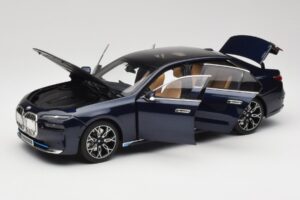 BMW i7 G70 Blue Metallic Minichamps 1:18 110023202 Metall — Bild 2 von 8