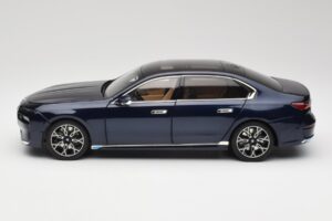 BMW i7 G70 Blue Metallic Minichamps 1:18 110023202 Metall — Bild 4 von 8