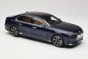 BMW i7 G70 Blue Metallic Minichamps 1:18 110023202 Metall — Bild 6 von 8