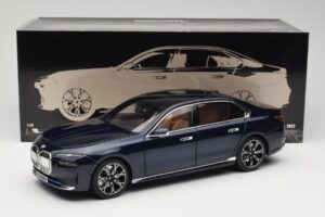 BMW i7 G70 Blue Metallic Minichamps 1:18 110023202 Metall — Bild 8 von 8