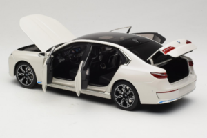 BMW i7 G70 White Metallic Minichamps 1:18 110023200 Metall — Bild 5 von 8