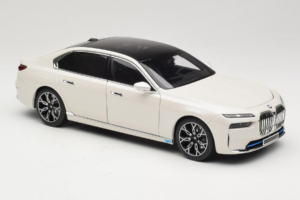 BMW i7 G70 White Metallic Minichamps 1:18 110023200 Metall — Bild 6 von 8