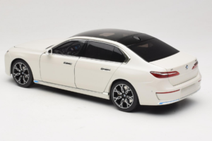 BMW i7 G70 White Metallic Minichamps 1:18 110023200 Metall — Bild 7 von 8