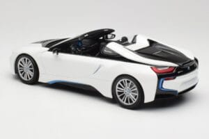 BMW i8 Roadster I15 Weiß Metallic Minichamps 1:18 155027031 Metall — Bild 5 von 6