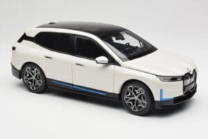 BMW iX Alpine White Minichamps 1:18 110023102 Metall — Bild 6 von 8