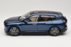 BMW iX Blue Metallic Minichamps 1:18 110023100 Metall — Bild 4 von 8