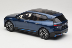 BMW iX Blue Metallic Minichamps 1:18 110023100 Metall — Bild 7 von 8
