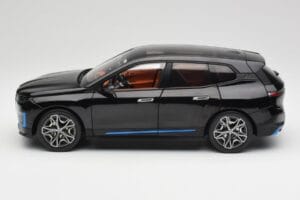BMW iX Sapphire Black Minichamps 1:18 110023101 Metall — Bild 4 von 8