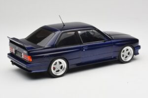 BMW M3 E30 Macau Blue IXO 1:18 18CMC122 Metall — Bild 2 von 6