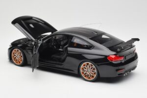 BMW M4 F82 GTS Sapphire Black Metallic Minichamps 1:18 110025220 Metall — Bild 5 von 8