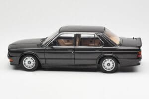 BMW M535i E28 Diamond Schwarz AUTOart 1:18 75162 Metall — Bild 4 von 8