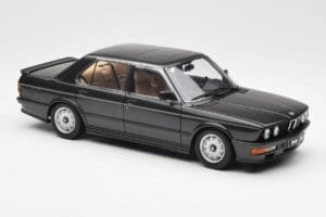 BMW M535i E28 Diamond Schwarz AUTOart 1:18 75162 Metall — Bild 6 von 8