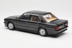 BMW M535i E28 Diamond Schwarz AUTOart 1:18 75162 Metall — Bild 7 von 8