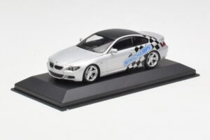 BMW M6 E63 IAA Frankfurt Silber Minichamps 1:43 M6001 Metall — Bild 2 von 4