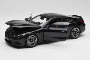 BMW M8 F92 Saphirschwarz Minichamps 1:18 110029021 Metall — Bild 2 von 8