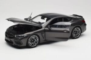 BMW M8 F92 Grey Metallic Minichamps 1:18 110029022 Metall — Bild 2 von 8
