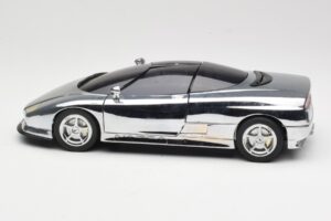 BMW Nazca M12 Chrome Silver Revell 1:18 08916 Metall — Bild 4 von 8