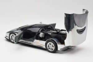 BMW Nazca M12 Chrome Silver Revell 1:18 08916 Metall — Bild 5 von 8
