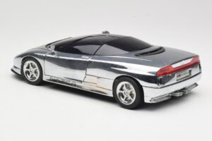BMW Nazca M12 Chrome Silver Revell 1:18 08916 Metall — Bild 7 von 8