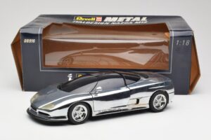 BMW Nazca M12 Chrome Silver Revell 1:18 08916 Metall — Bild 8 von 8