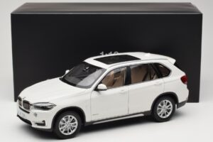 BMW X5 E70 Alpine White Paragon 1:18 PA-97073 Metall — Bild 8 von 8