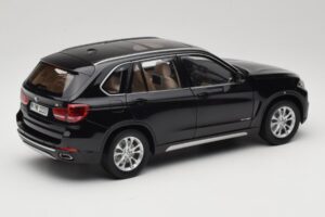BMW X5 E70 Sapphire Black Paragon 1:18 PA-97071 Metall — Bild 3 von 8